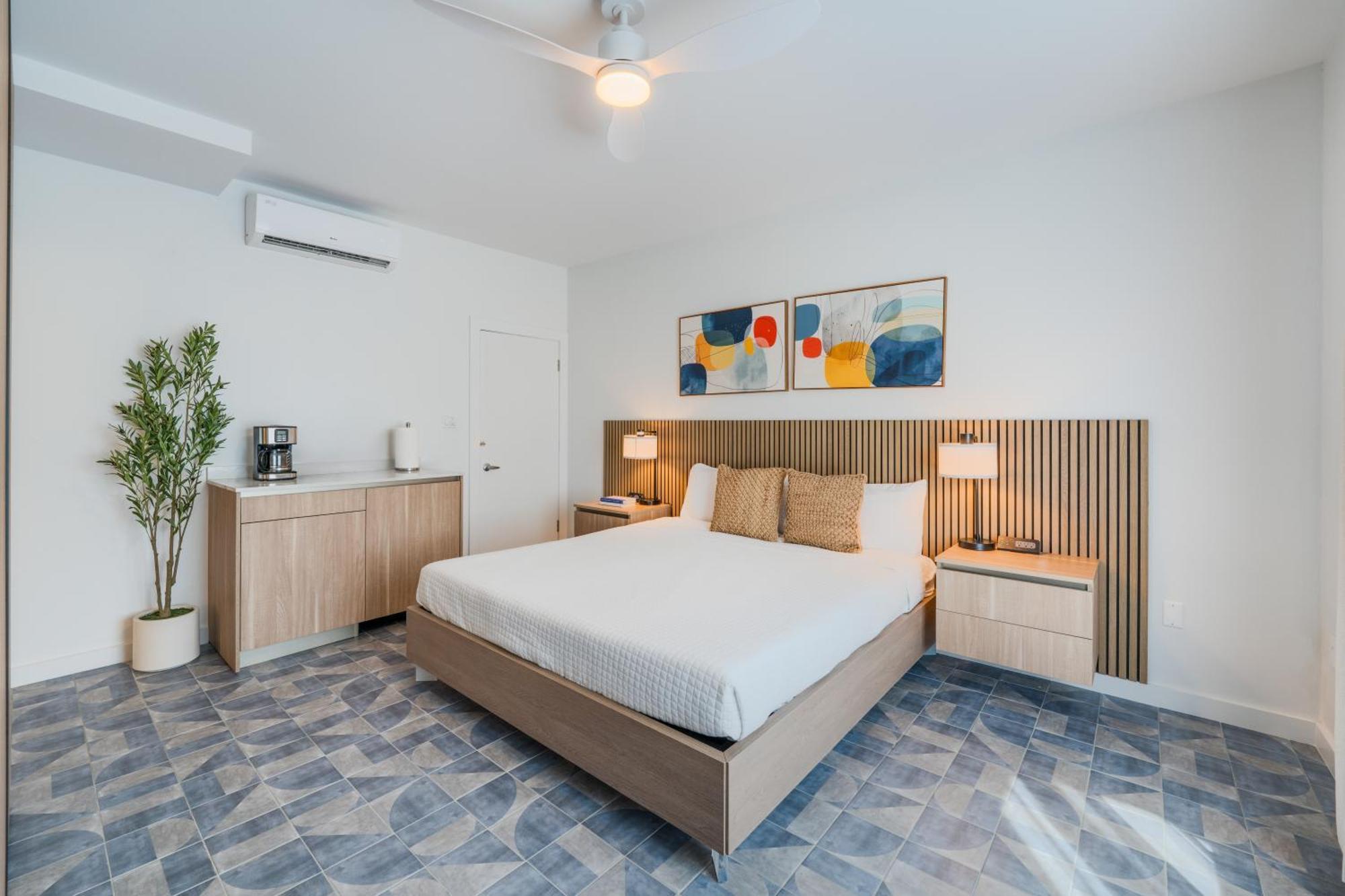 Deluxe King Room