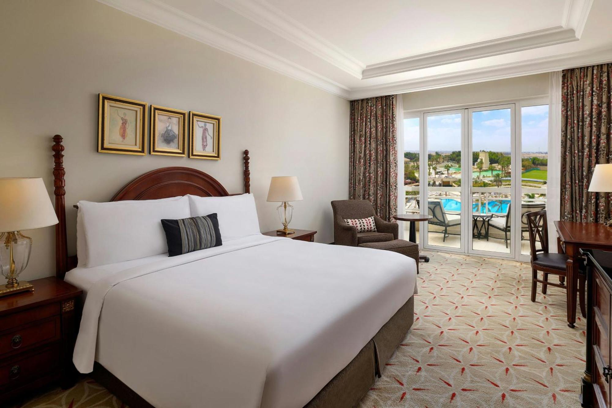 Deluxe King Guest Room Pool or Golf view 1 bed