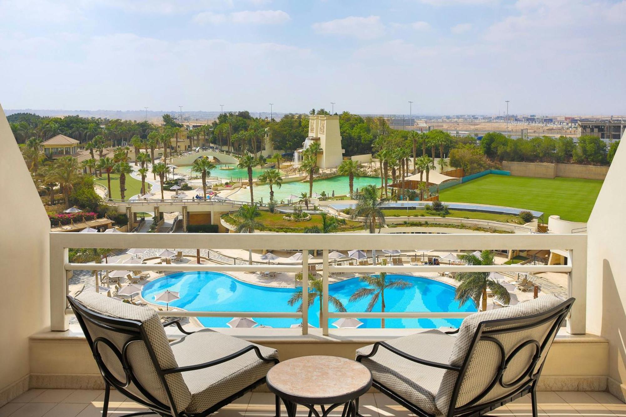 Deluxe King Guest Room Pool or Golf view 1 bed