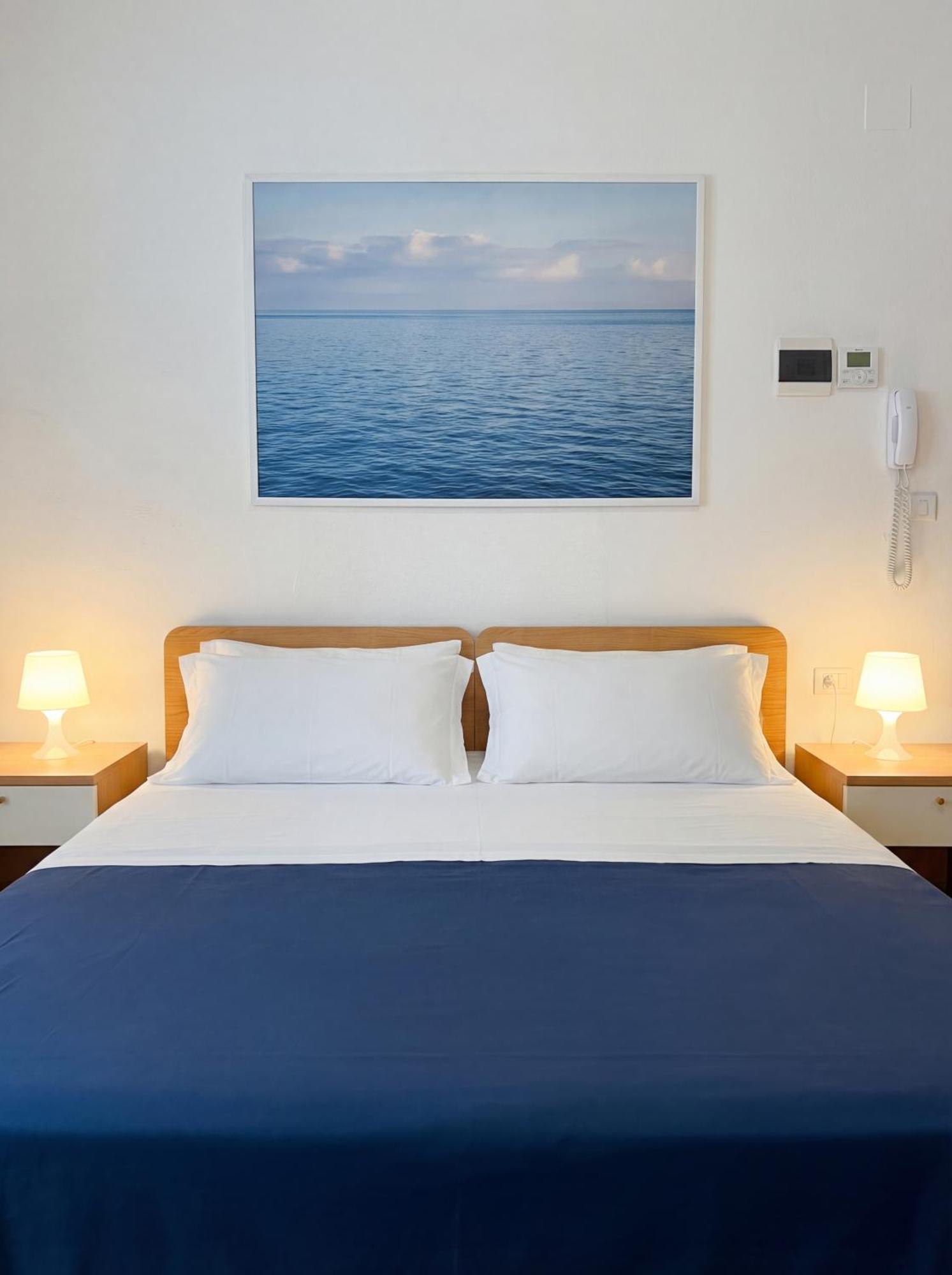 Small Double Room,1756442785:JPEG