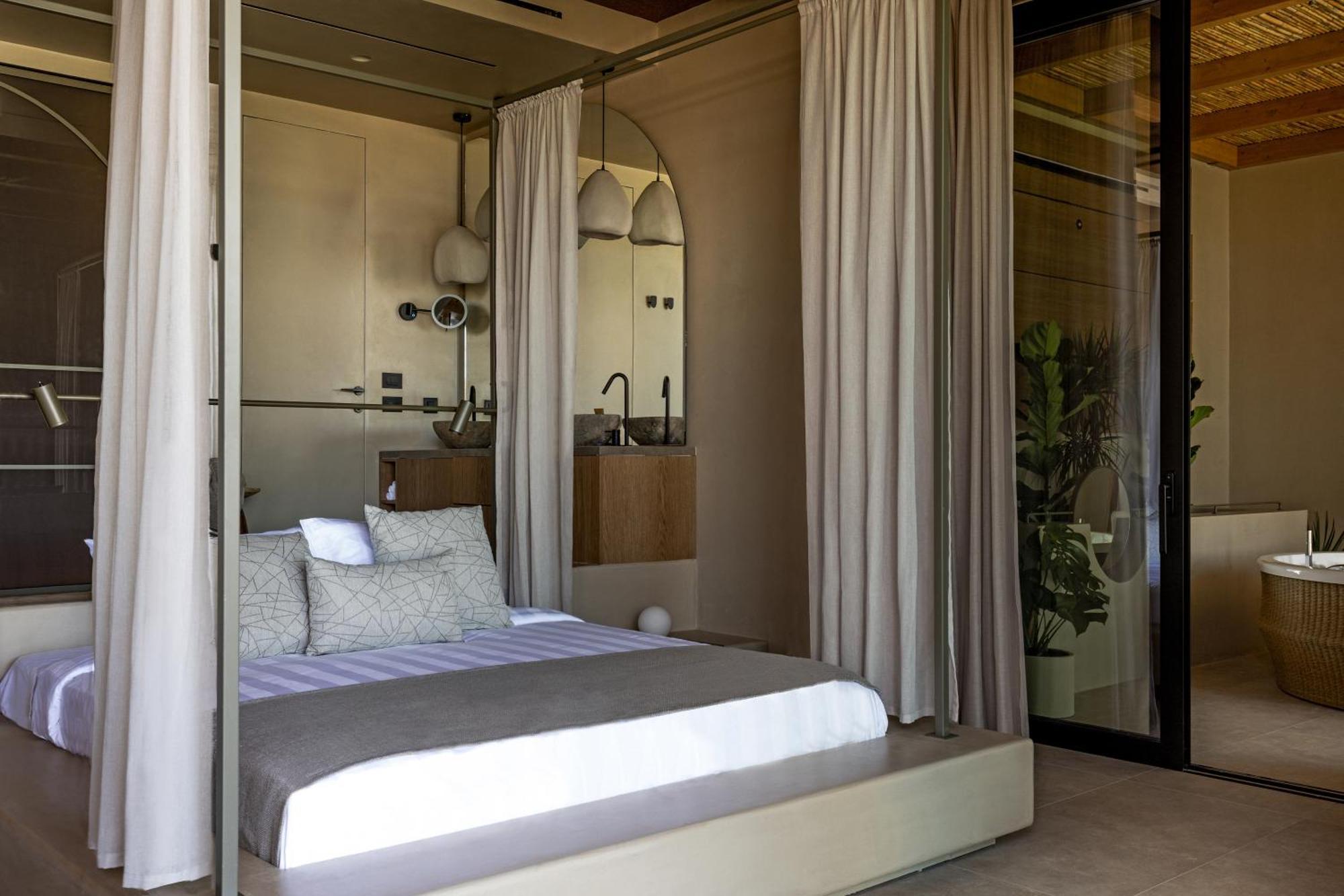 Cicada Villa Sea Front with Private Pool, Indoor Jacuzzi and Gym
