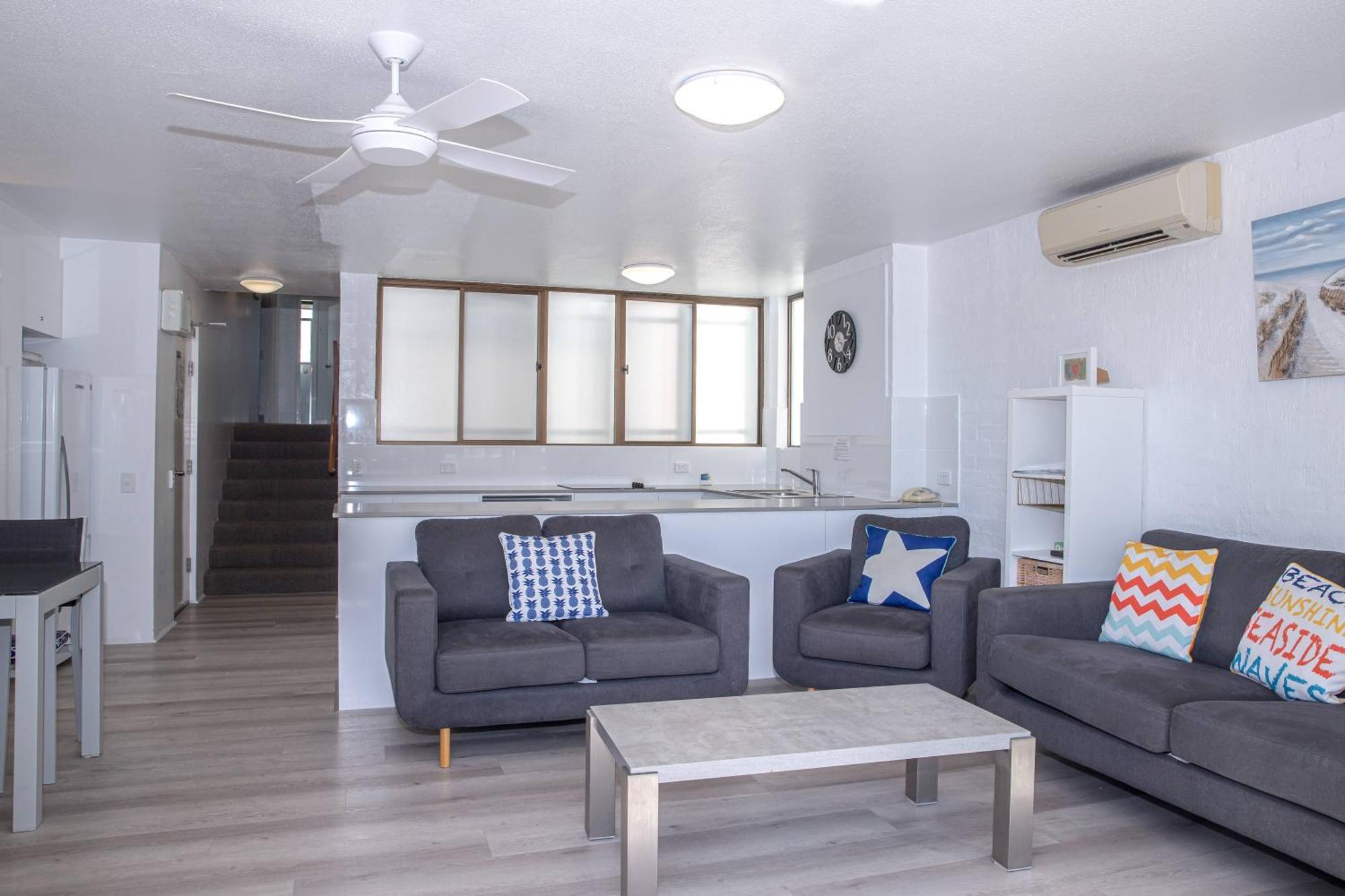 Deluxe Two-Bedroom Apartment with Palm View