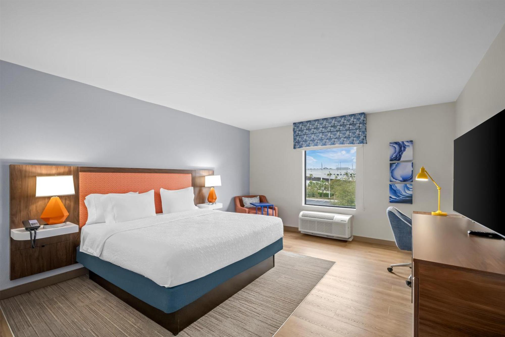 King Room with King Bed - Non-Smoking