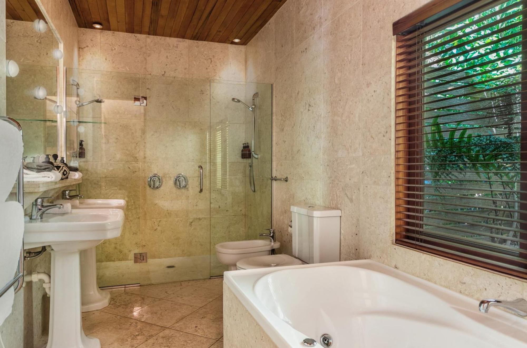 Deluxe King Suite
