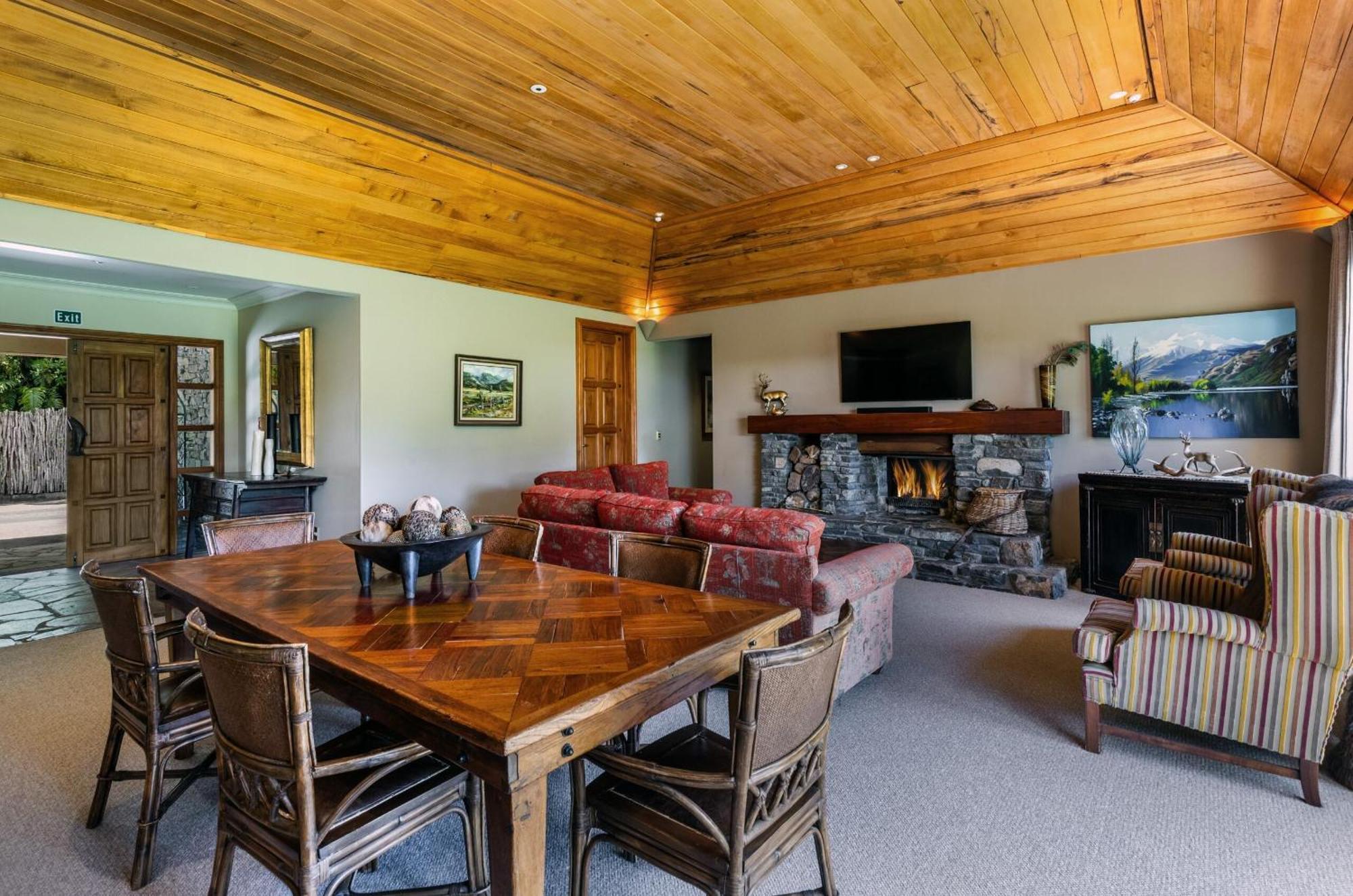 Deluxe King Suite