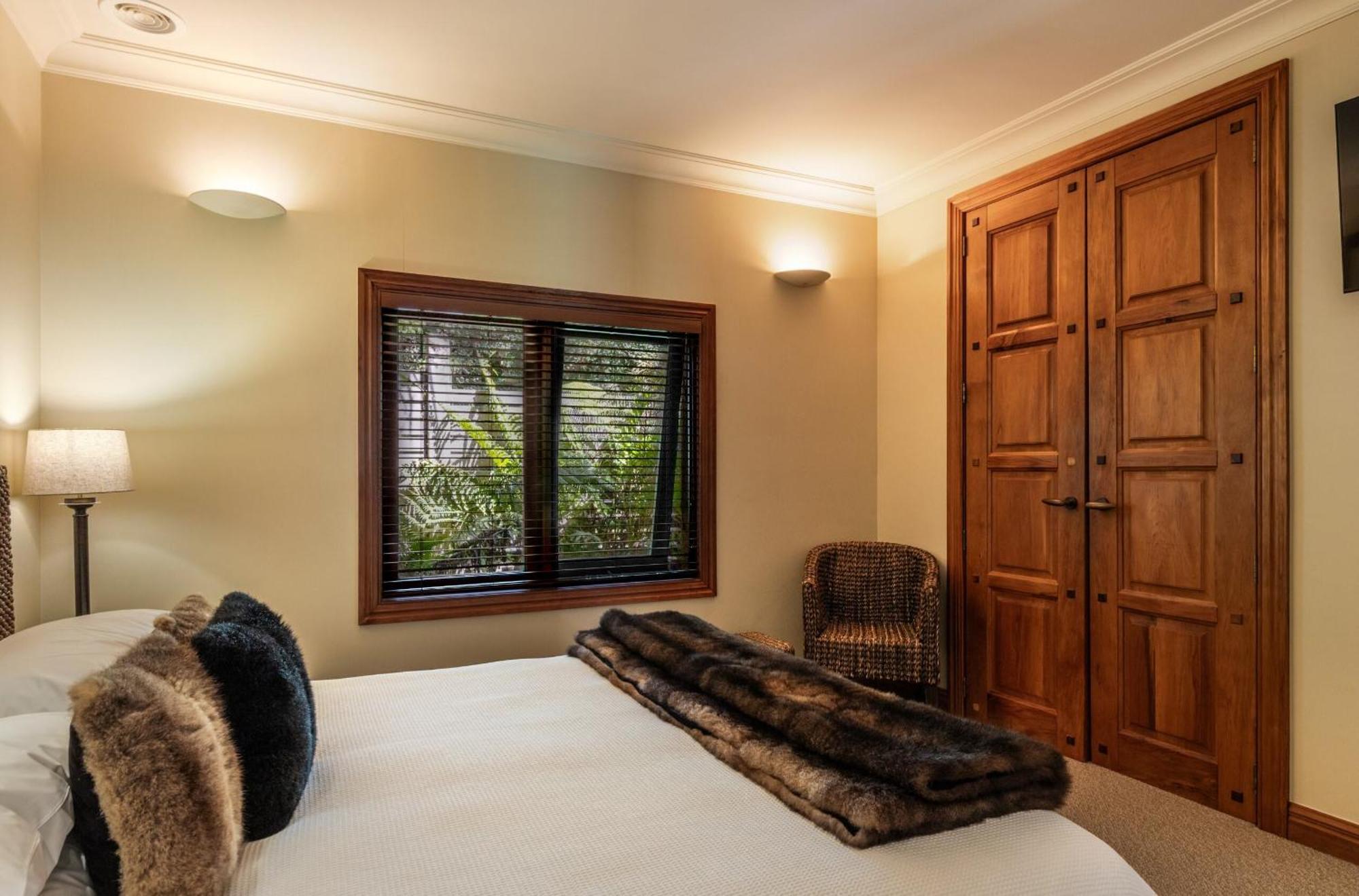 Deluxe King Suite