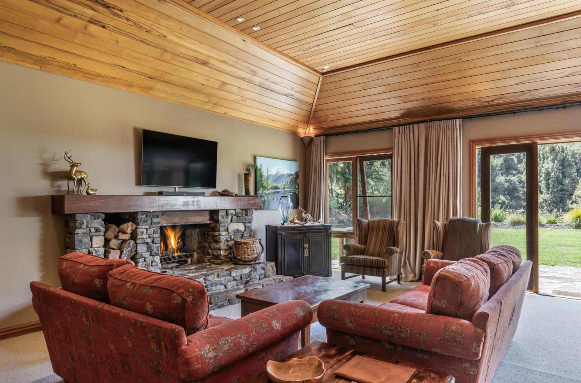Deluxe King Suite
