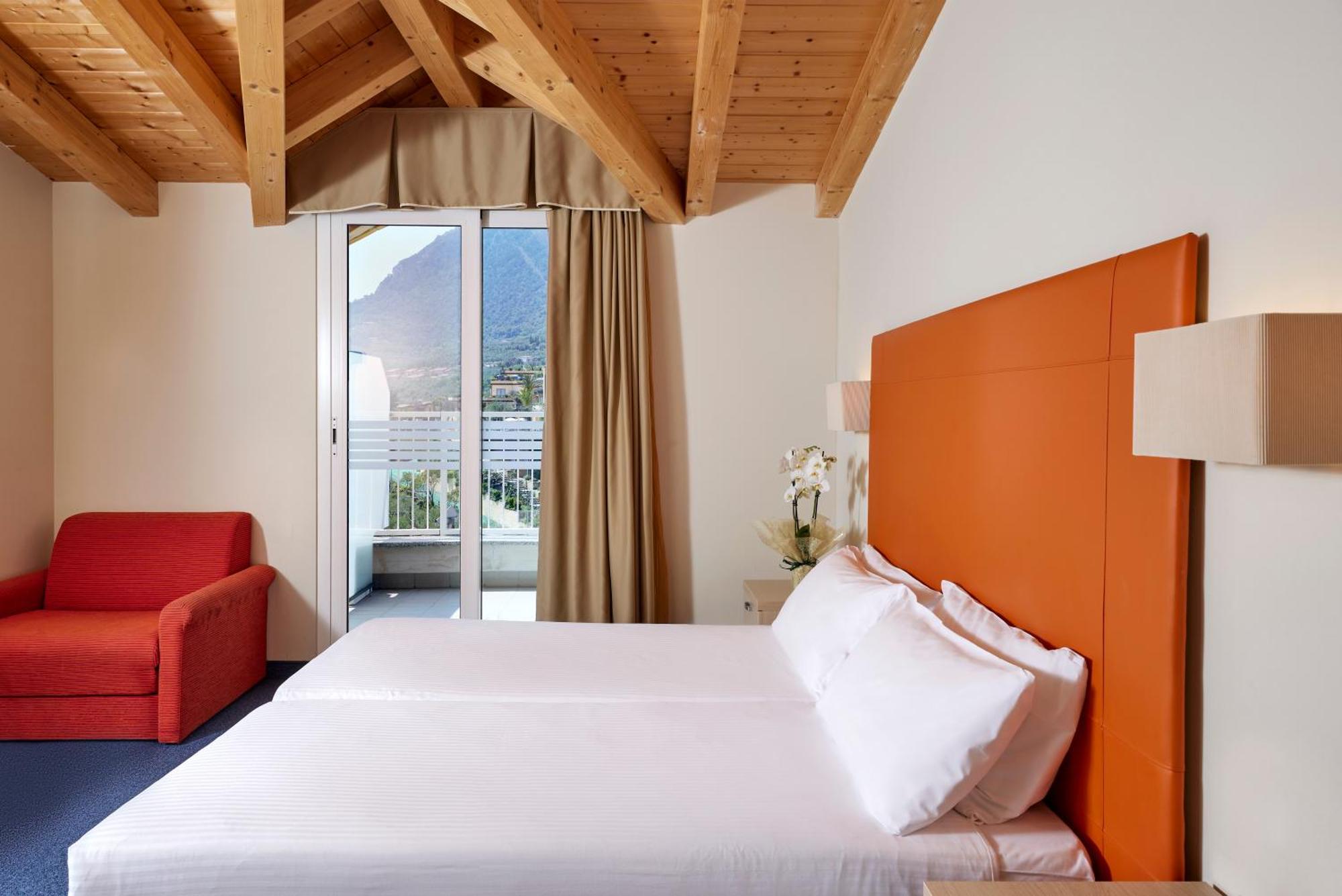 Superior Double or Twin Room Lake View