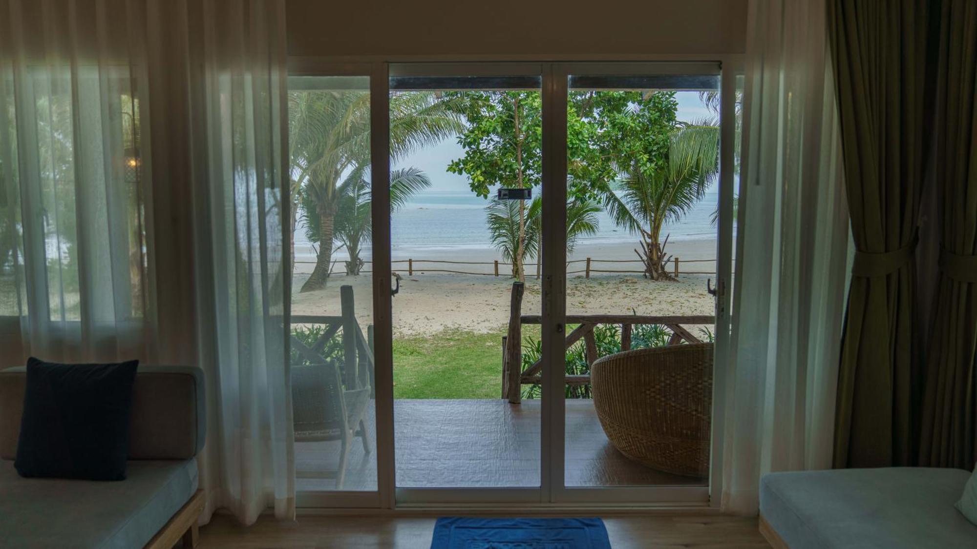 Deluxe Beach Front Villa