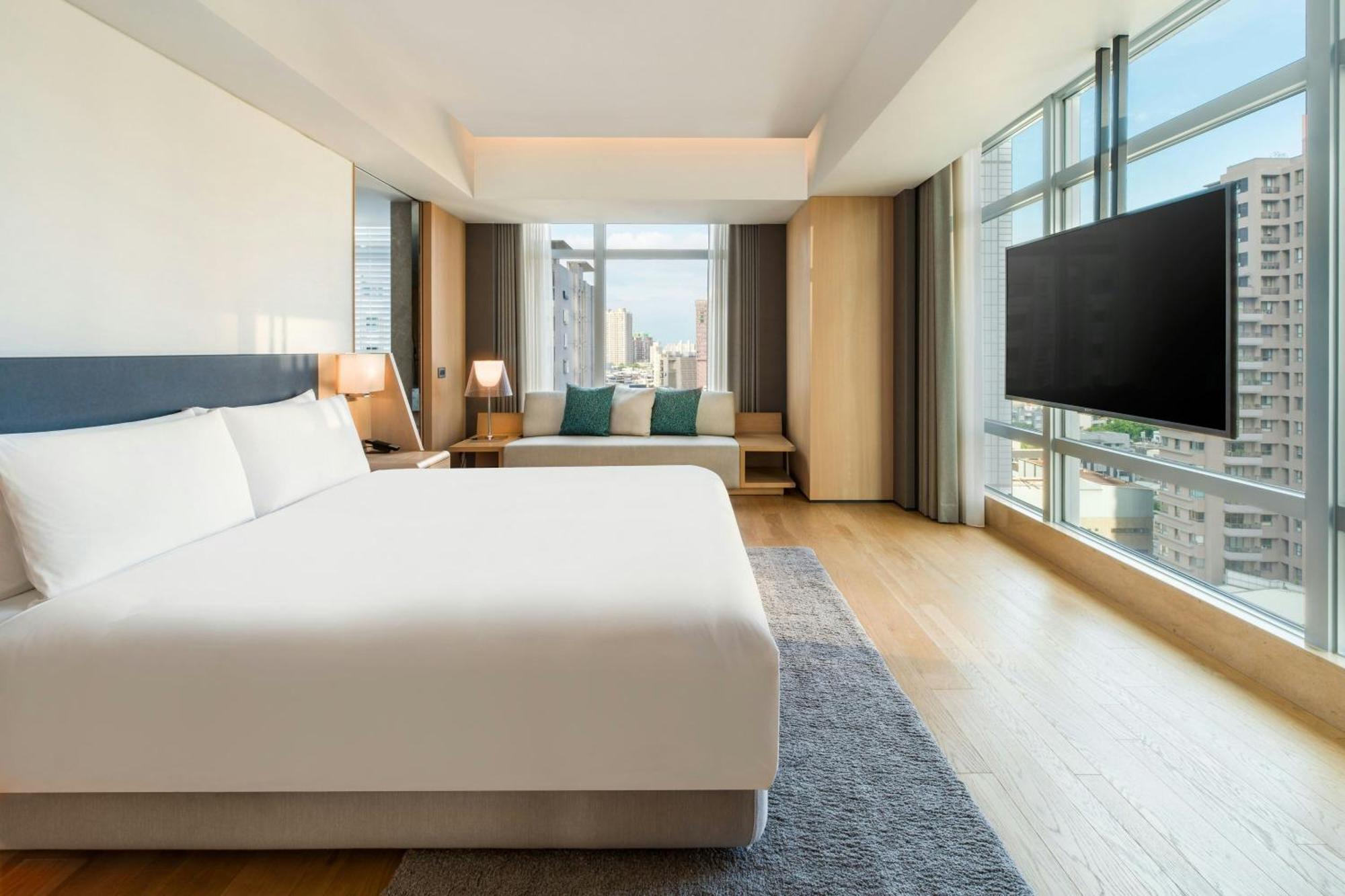 Junior King Suite Sofa Bed City View
