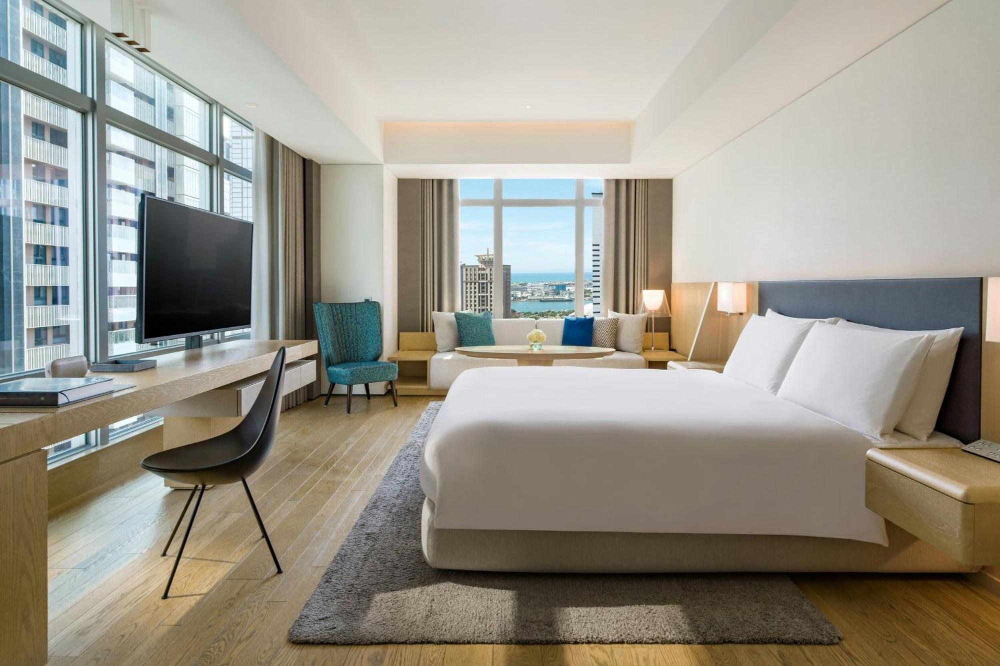 Premier King Room City View