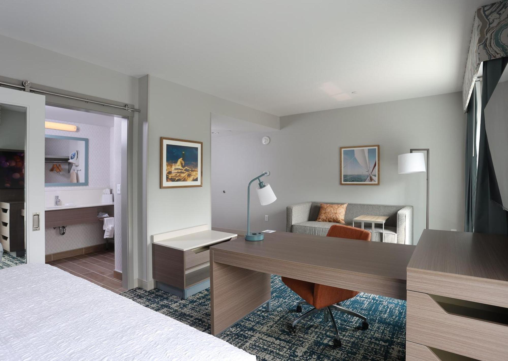 King Studio with Wet Bar and Lake View