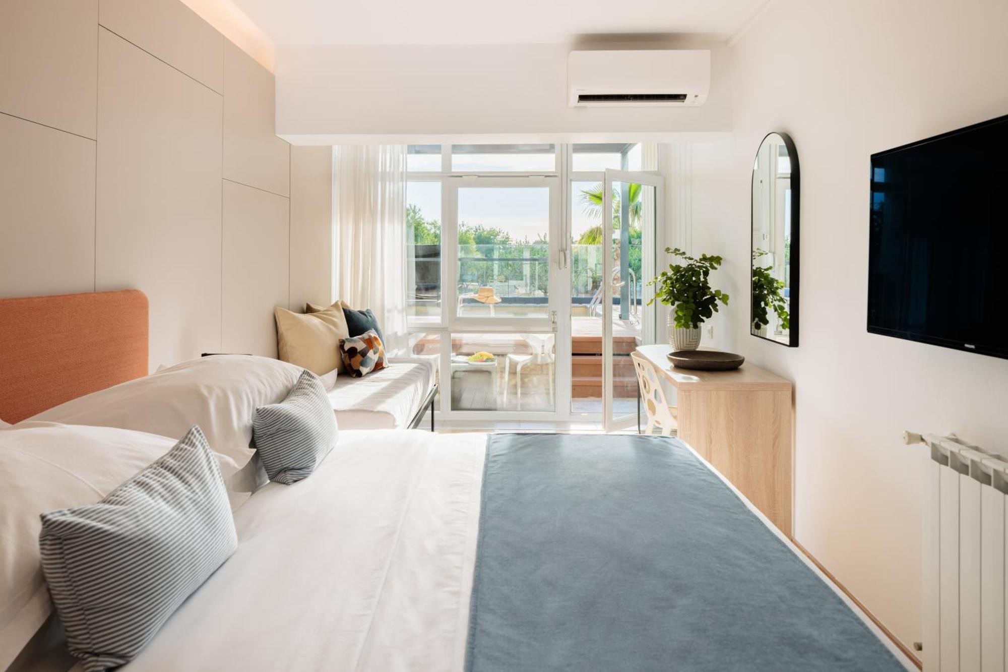 Chambre Double - Vue sur Piscine