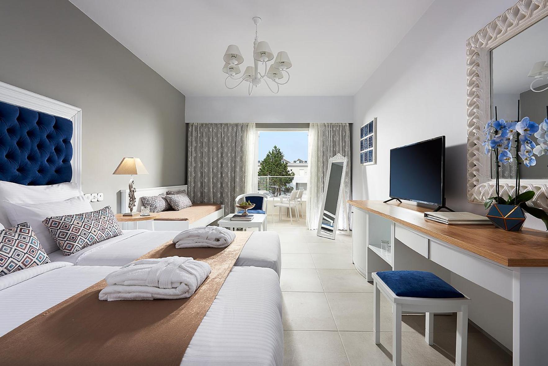 Habitación Doble Deluxe con vistas laterales al mar