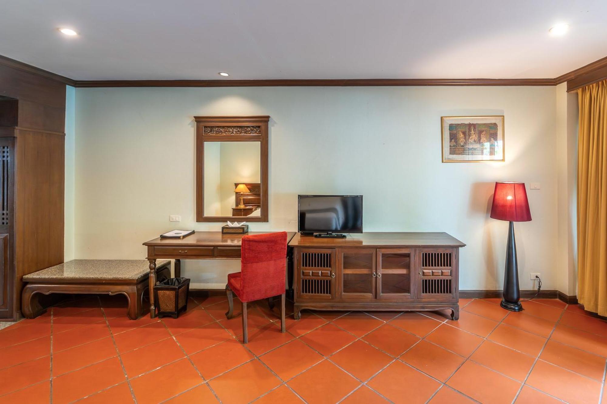Deluxe Double or Twin Room Pool Access