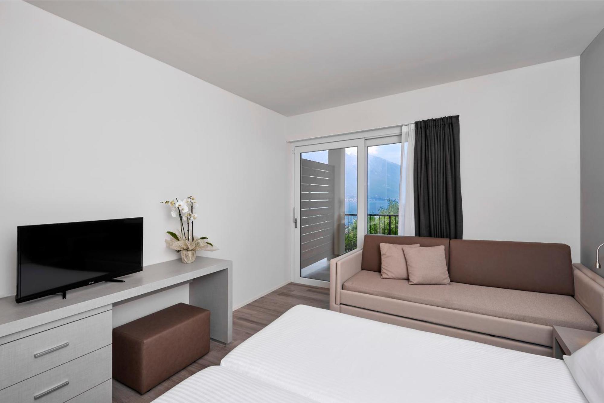 Superior Double Room Balcony Lake View