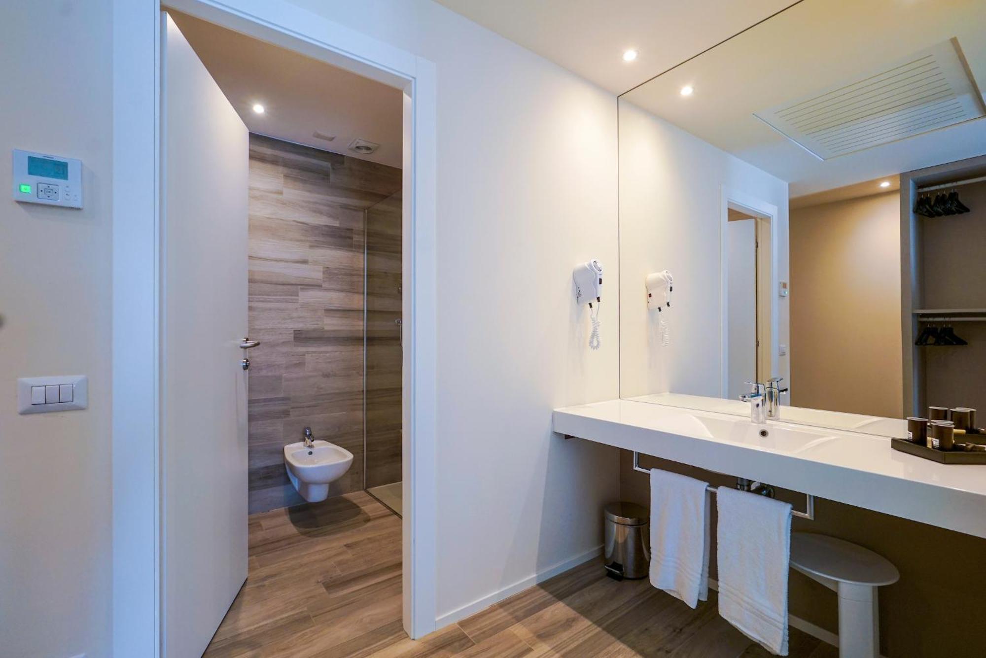 Superior Double Room Balcony Lake View