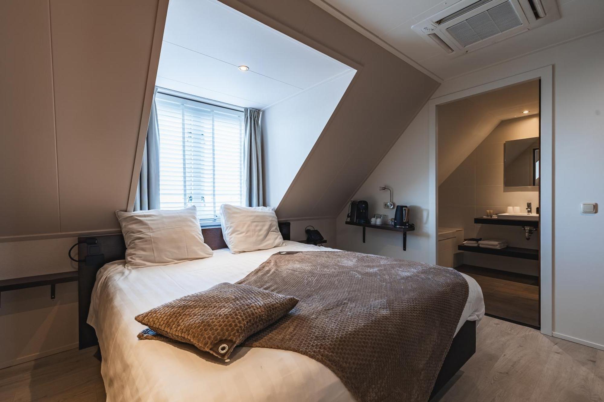 Comfort Doppel- oder Zweibettzimmer mit Seeblick