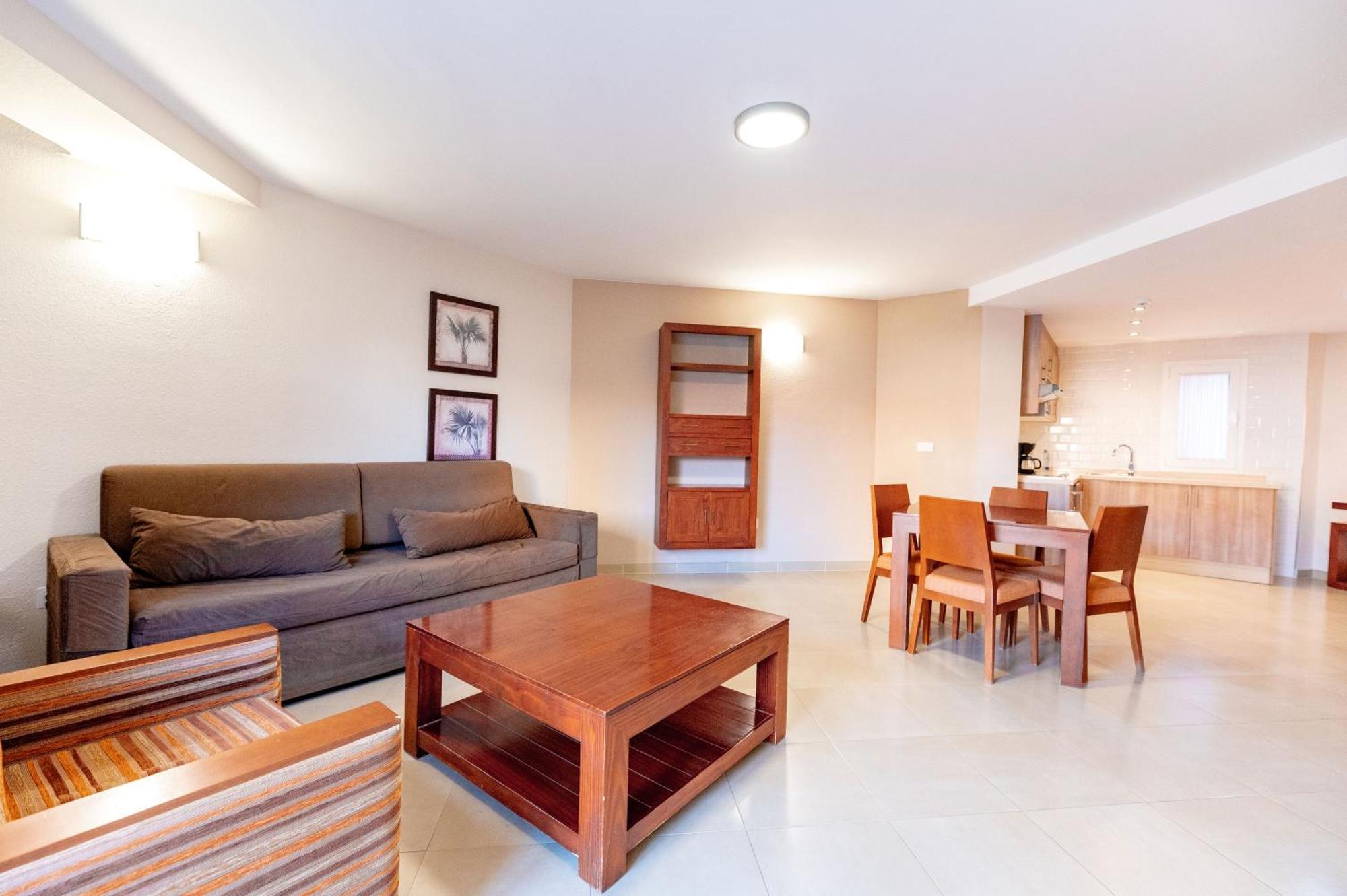 One-Bedroom Apartment 1,1758339076:JPEG
