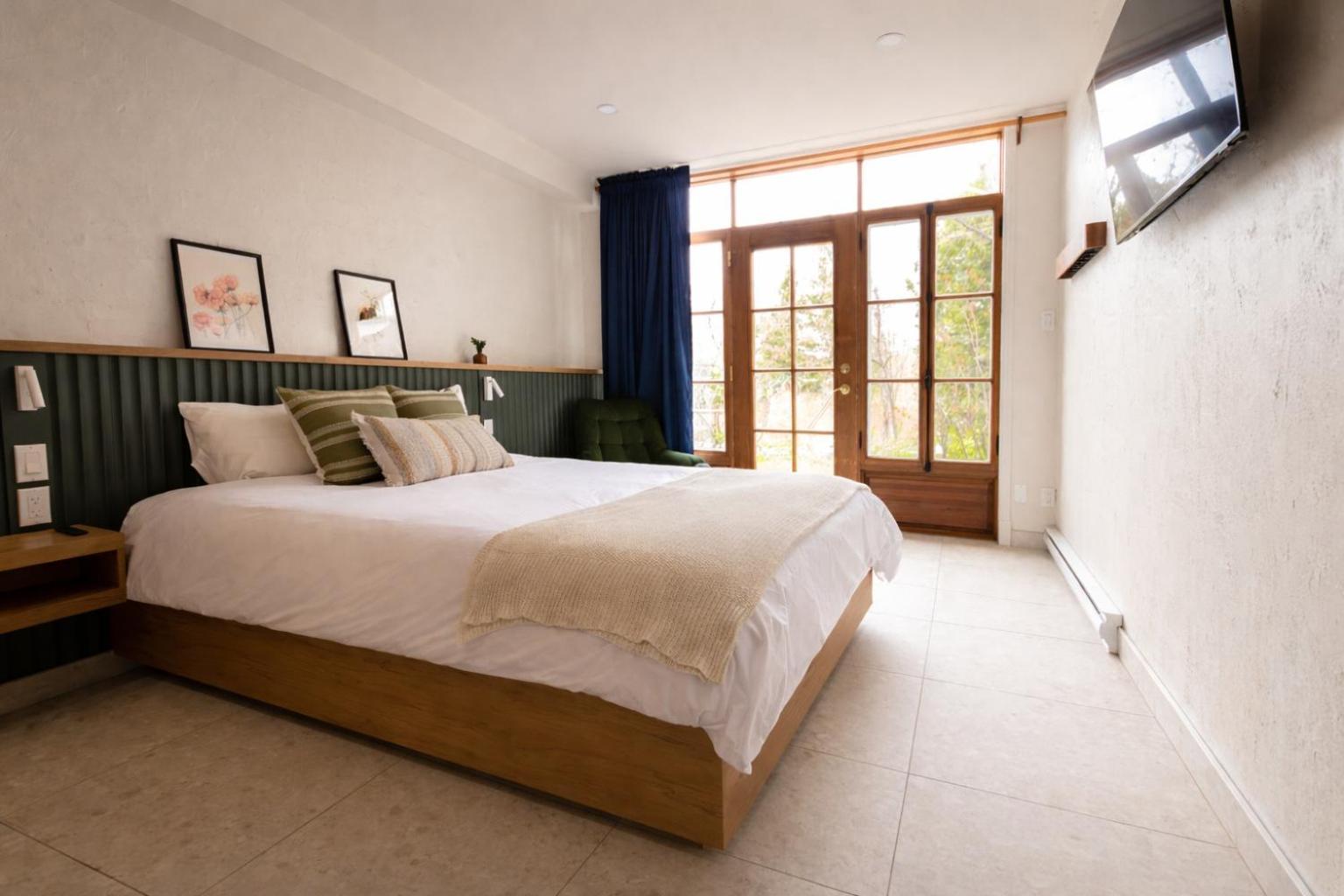 Chambre Lit Queen-Size - Vue sur Jardin