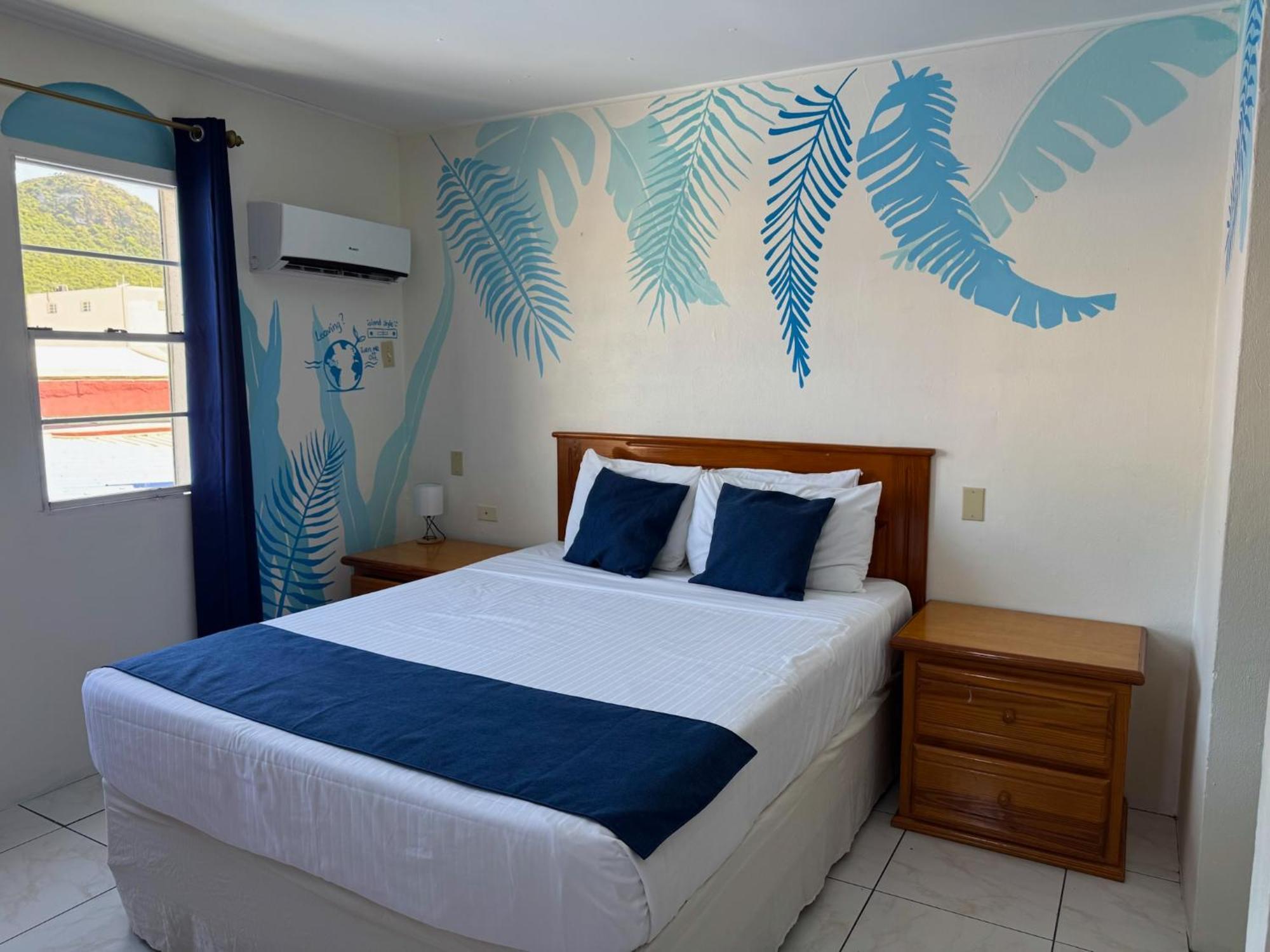 Queen Signature Artist Room