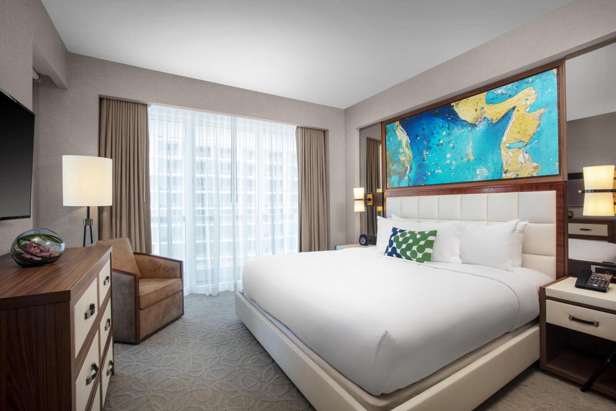 Suite con 1 dormitorio y vistas limitadas