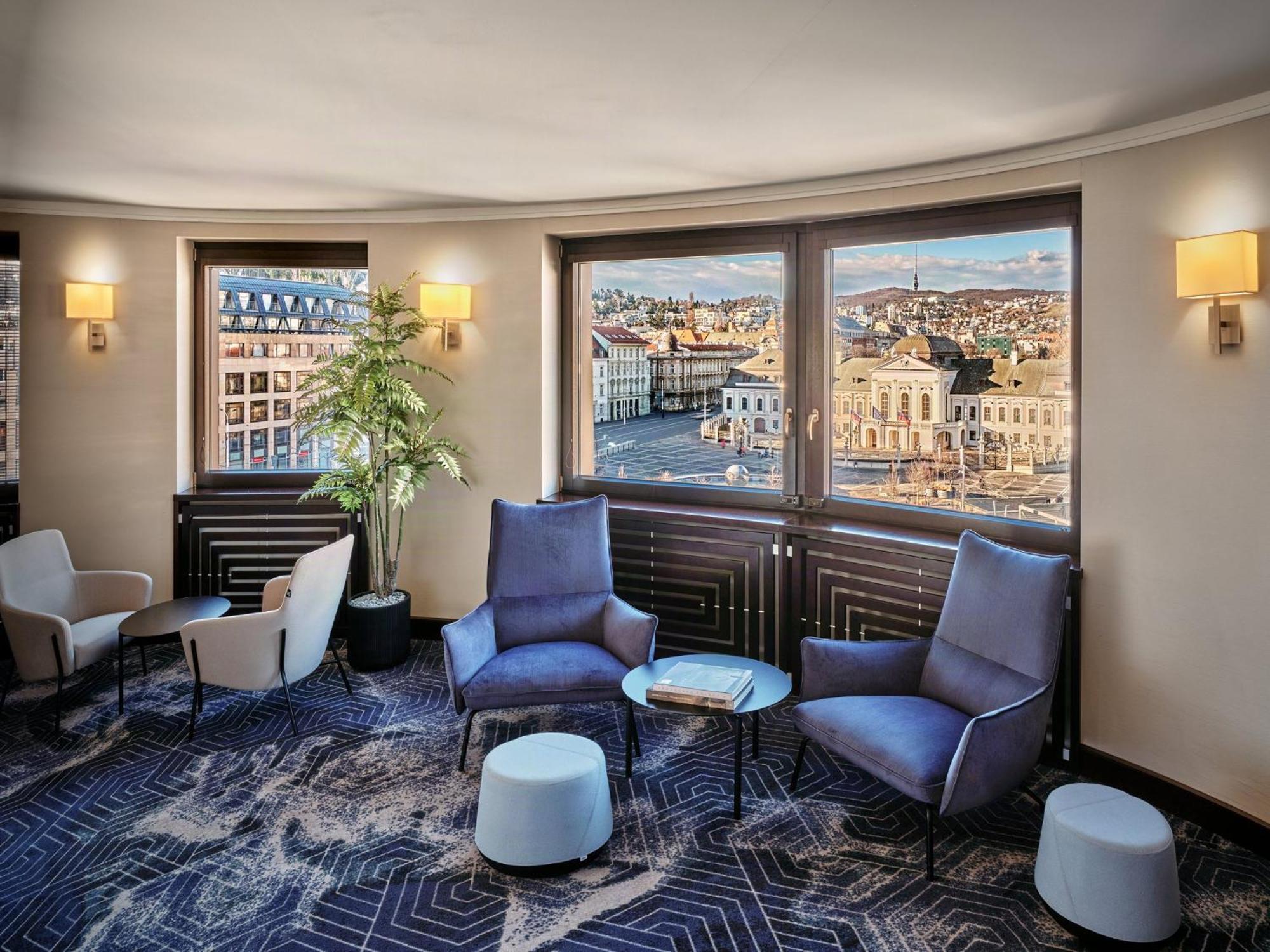 Premium Twin Room Club Lounge Access