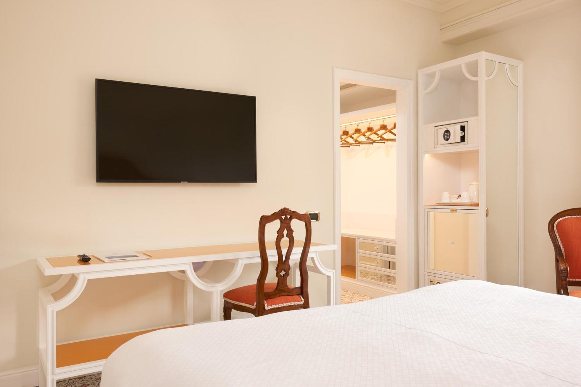 Standaard Tweepersoonskamer met 1 of 2 Bedden en Balkon