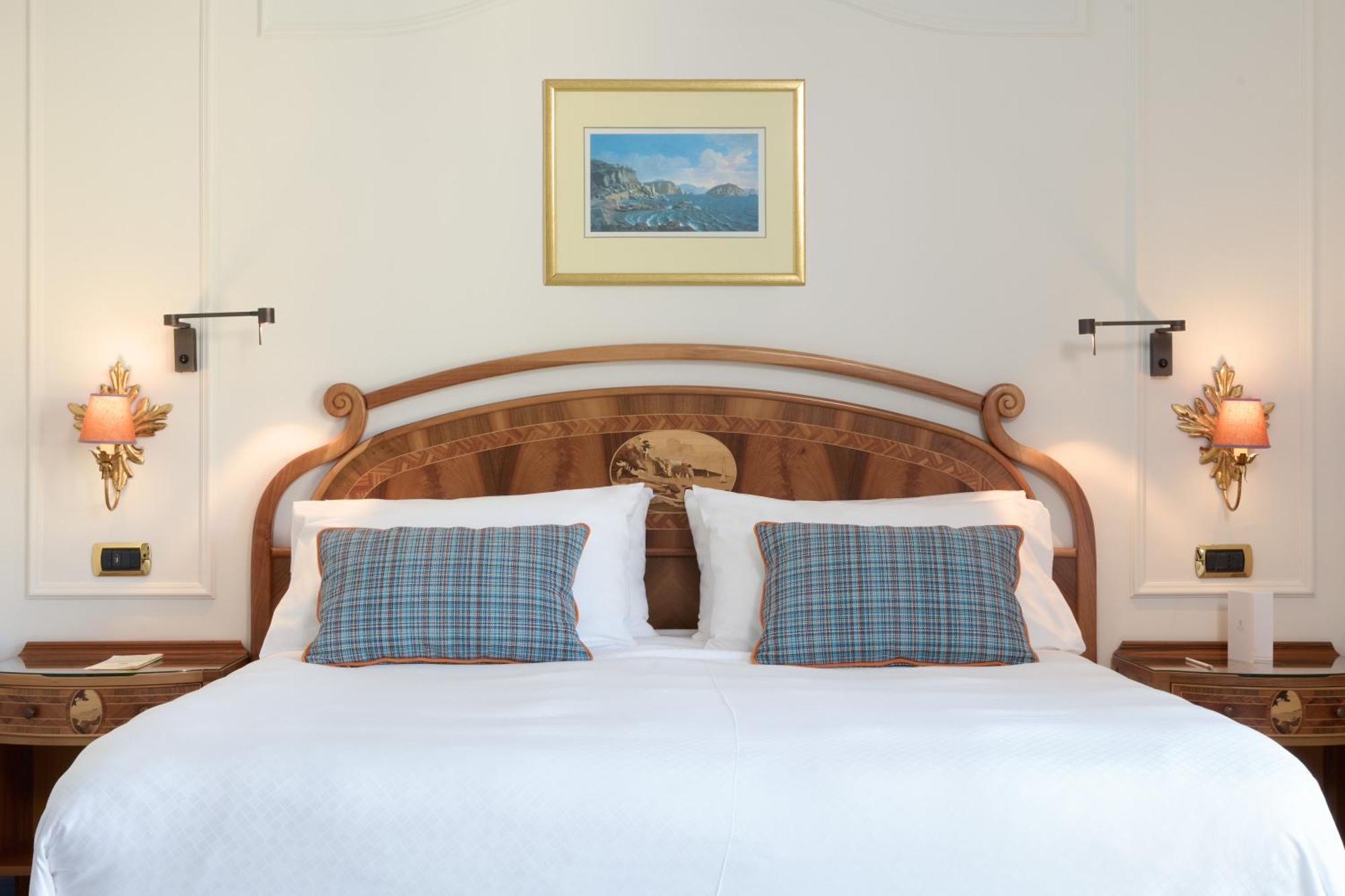 Deluxe Tweepersoonskamer met 1 of 2 Bedden en een Zijdelings Uitzicht op Zee