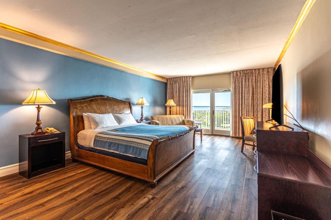 Habitación con cama extragrande y balcón con vistas a la bahía - No fumadores