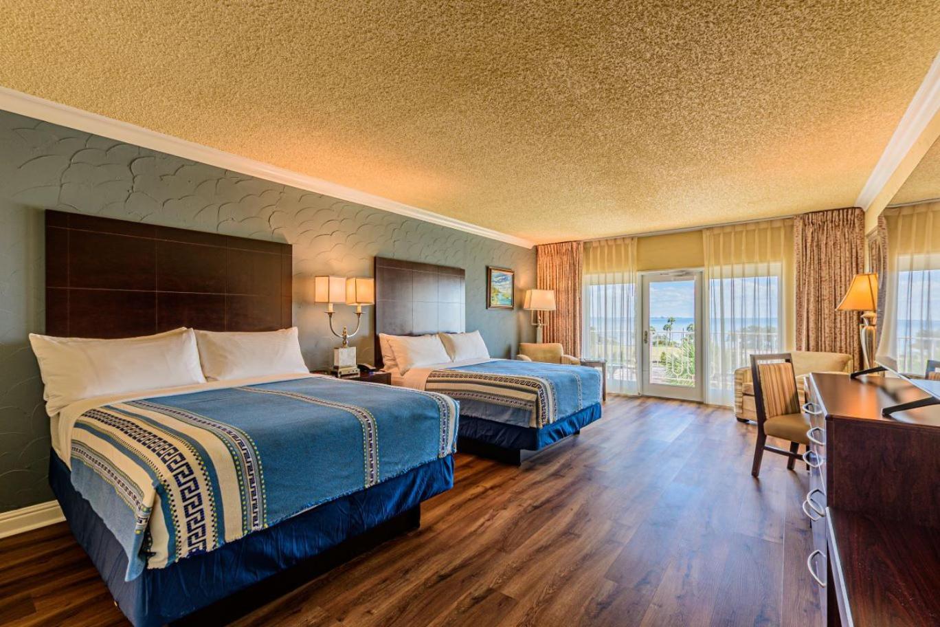 Habitación con 2 camas grandes y balcón con vistas a la bahía - No fumadores