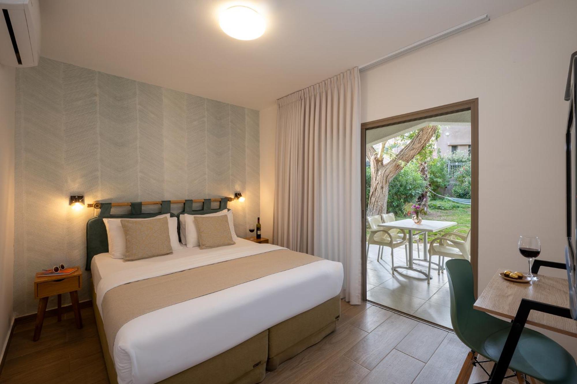 Yael Deluxe Family Room