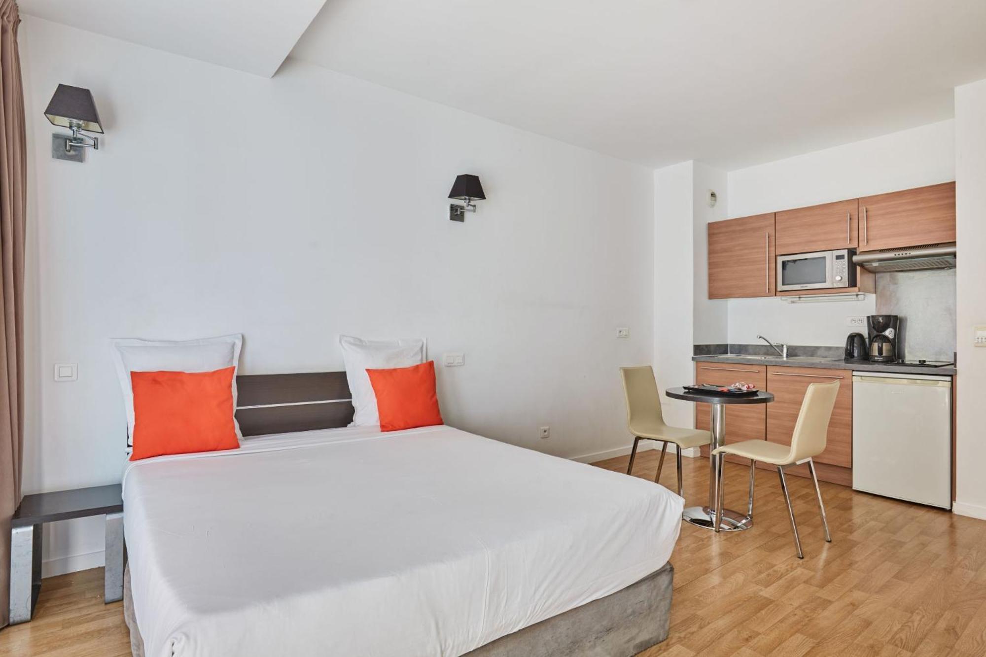 Estudio con balcón (2 adultos)