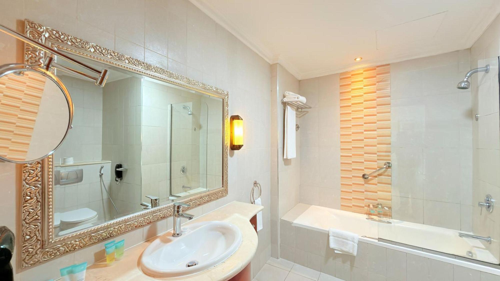 DELUXE TWIN ROOM