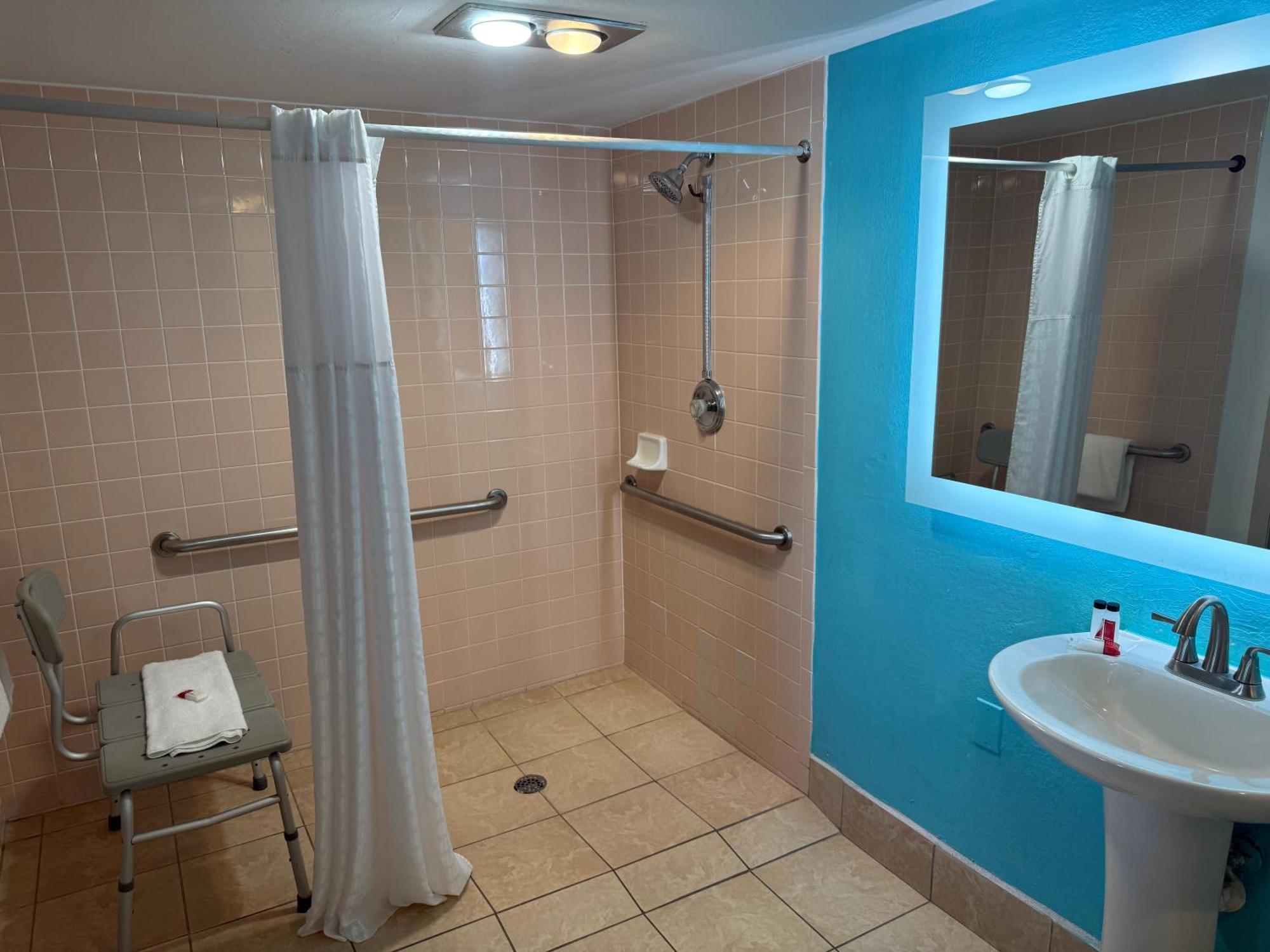 King Room - Disability Access/Non-Smoking