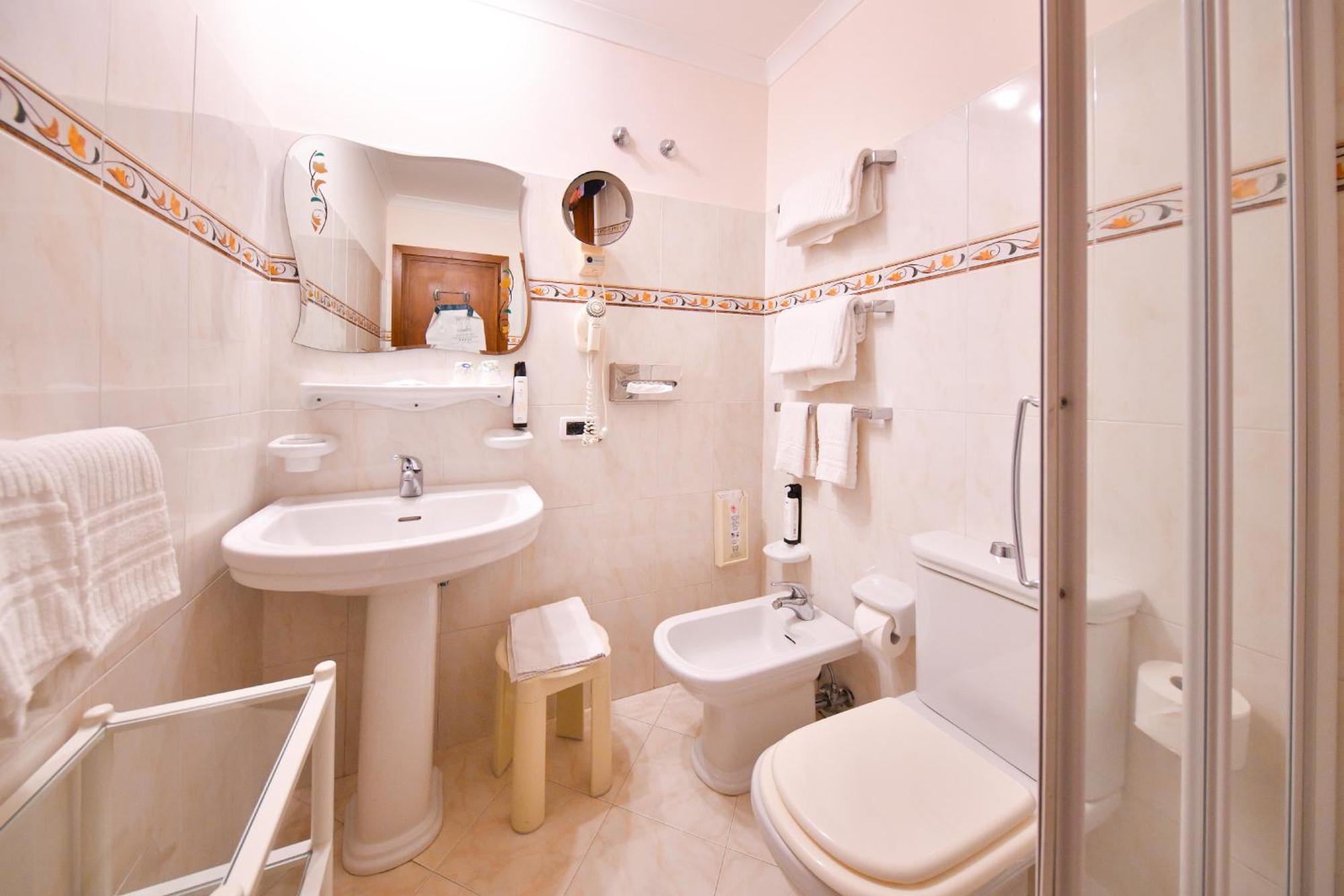 Superior Double or Twin Room,1758858096:JPEG