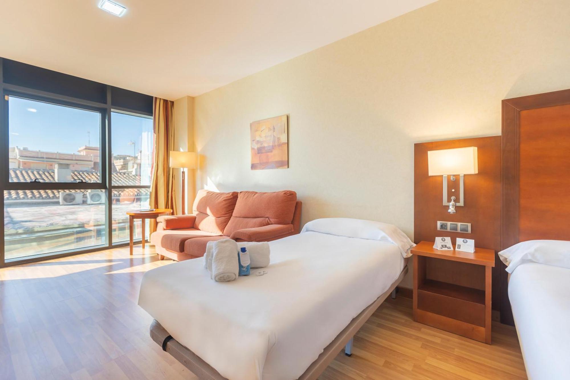 Triple Room,1765171574:JPEG