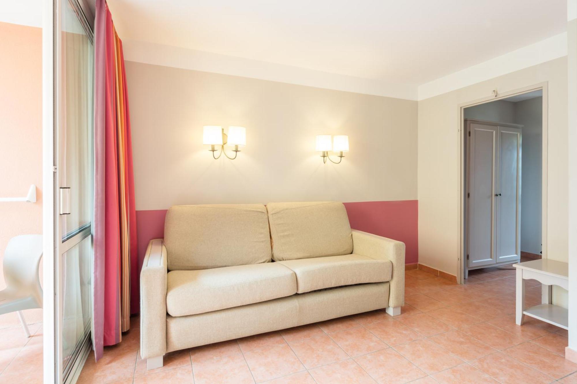 Studio with Sleeping Alcove and Terrace or Balcony  (4 People) - Garden Level