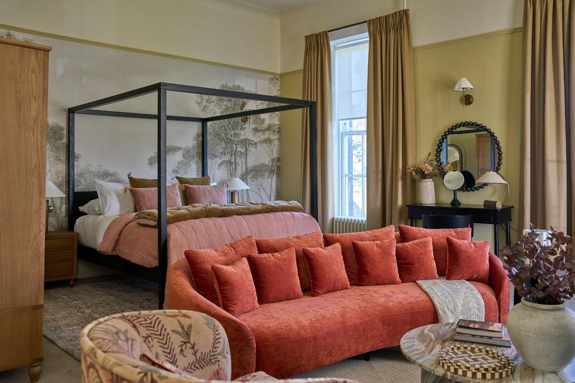 Manor Master Room