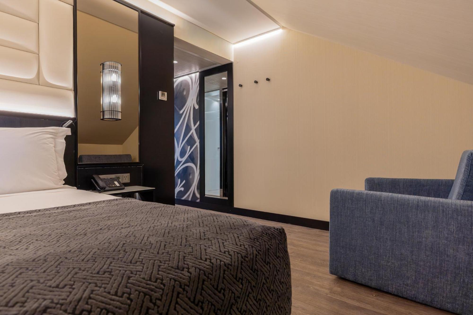 Superior Room Street View