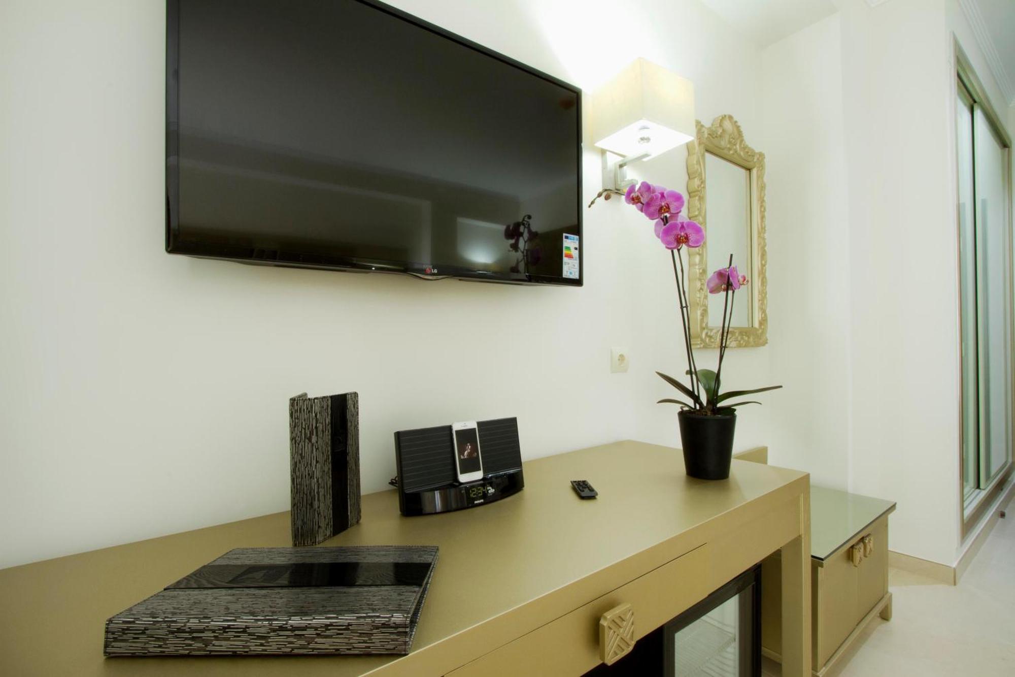 Double Room,1765360357:JPEG