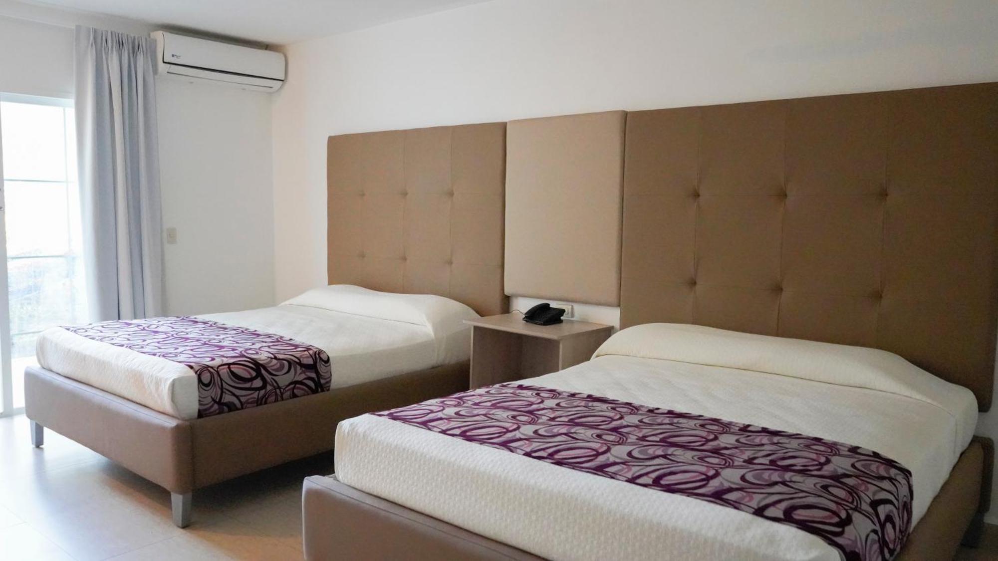 Habitación con 2 camas grandes