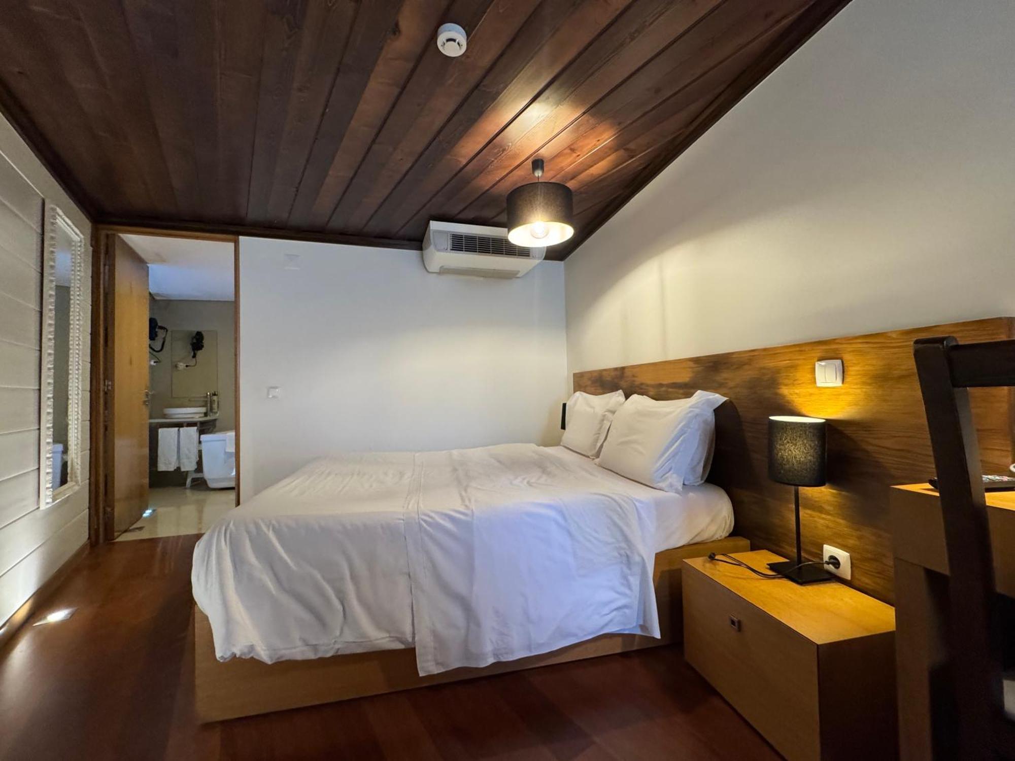 Small Double Room,1765582602:JPEG