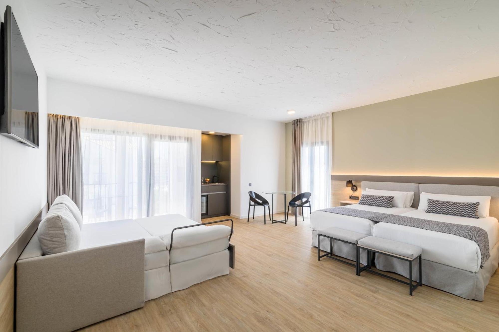 Deluxe Family Room