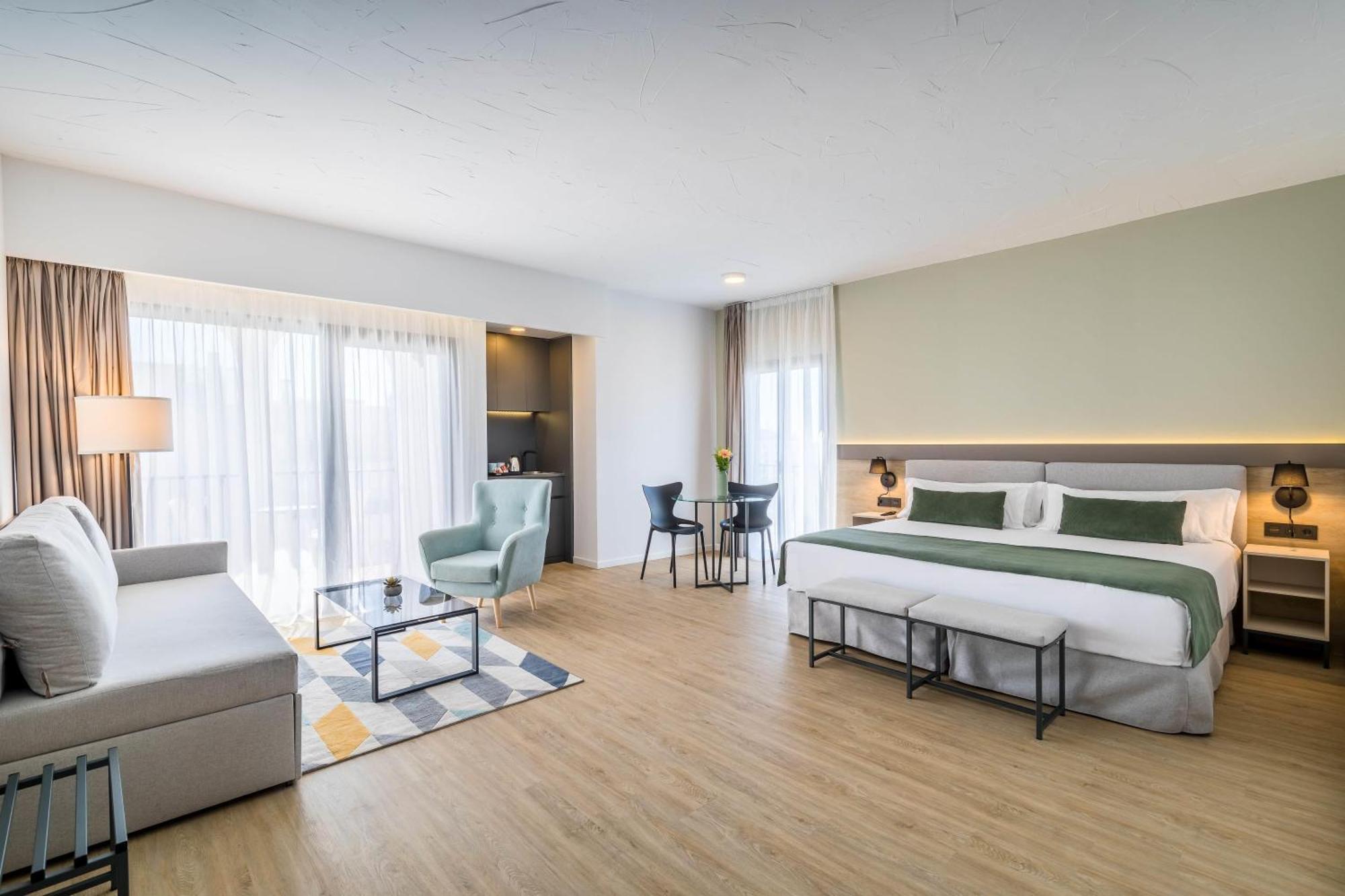 Deluxe Family Room