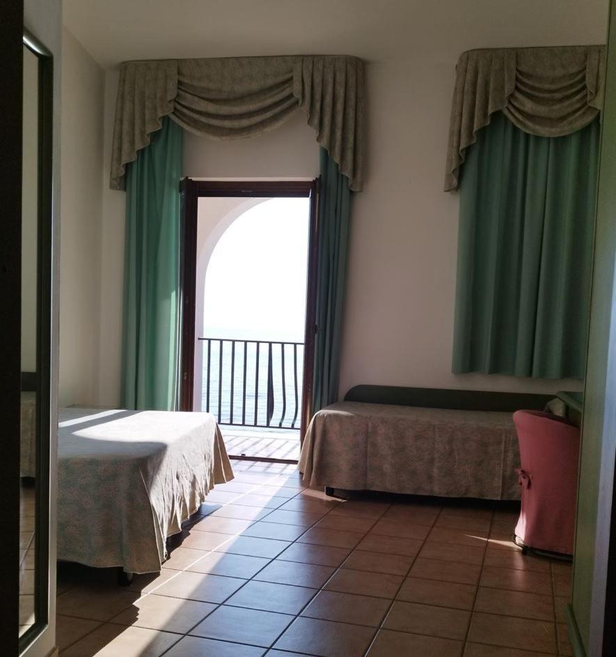 Triple Room,1765802770:JPEG