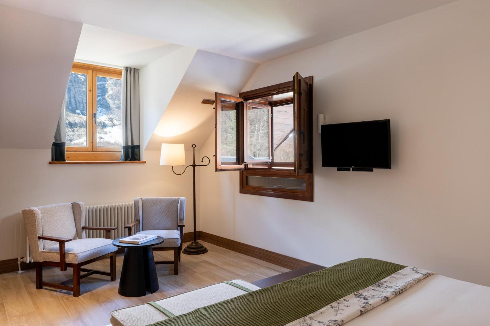 Junior Suite,1765811741:JPEG