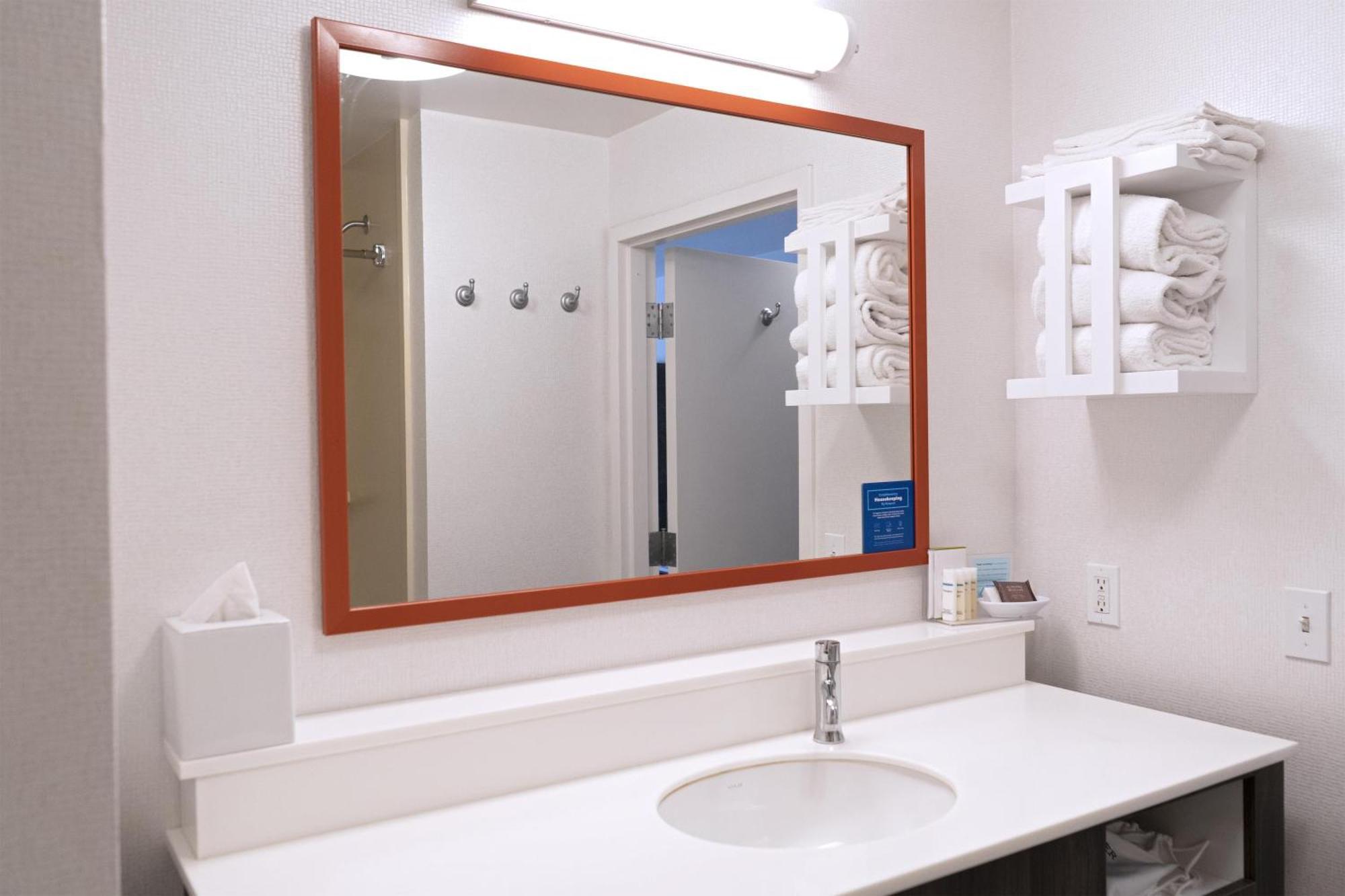 Studiosuite met Kingsize Bed en Slaapbank - Geschikt voor Gasten met een Gehoorbeperking/Rookvrij