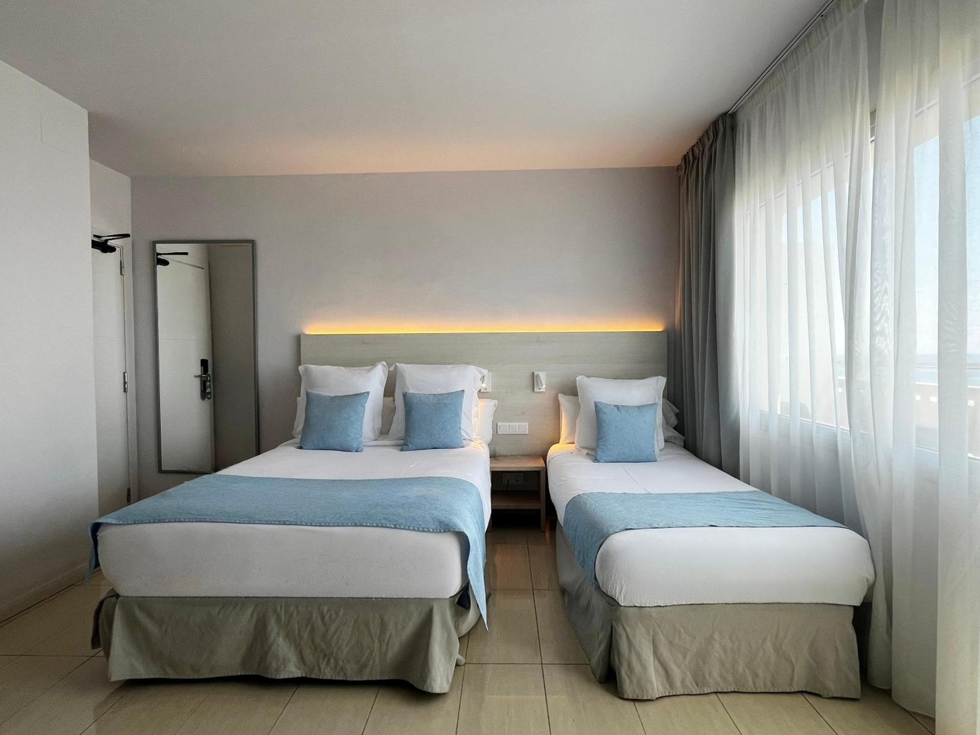 Habitación Doble con balcón y cama supletoria