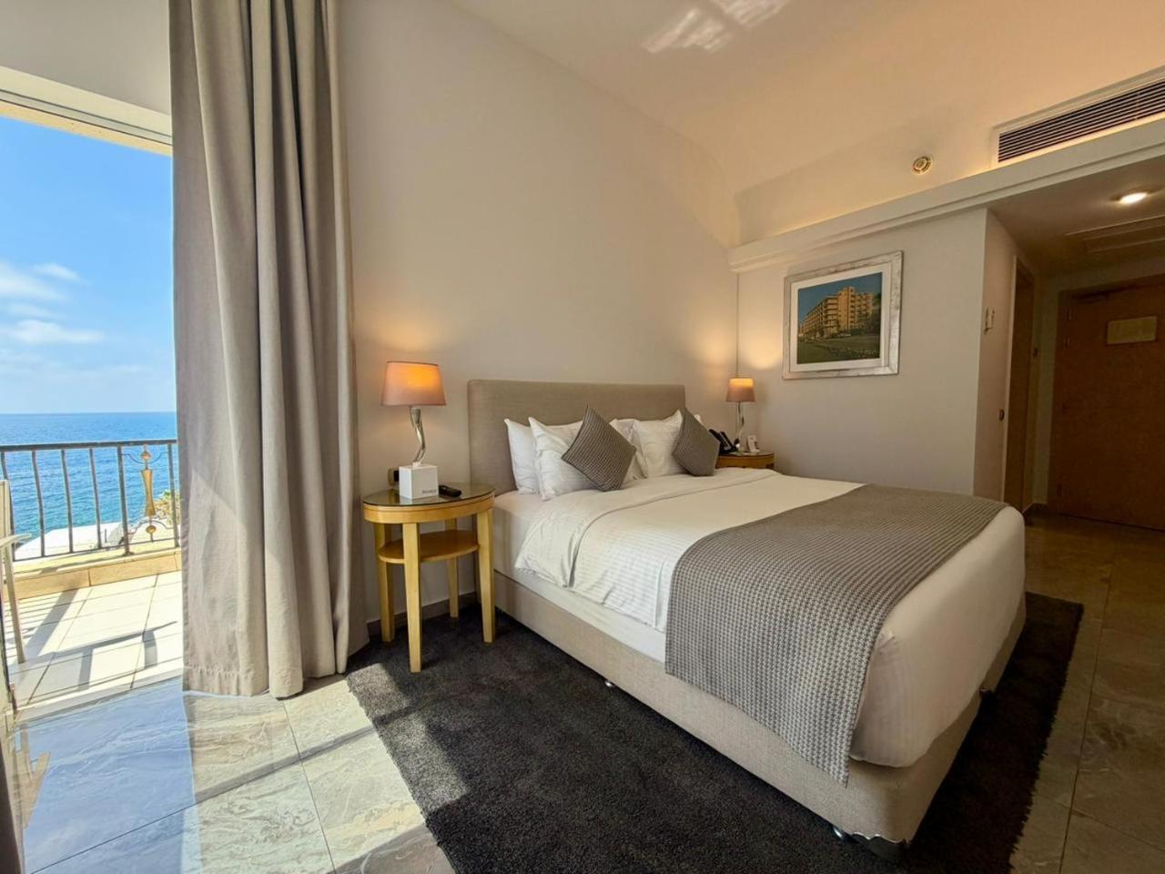 Deluxe Doppelzimmer mit teilweisem Meerblick